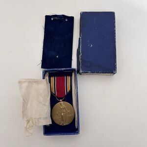 US WWII Campaign & Service Victory Medal in Box 1946 World War 2 D. L. Auld Co.